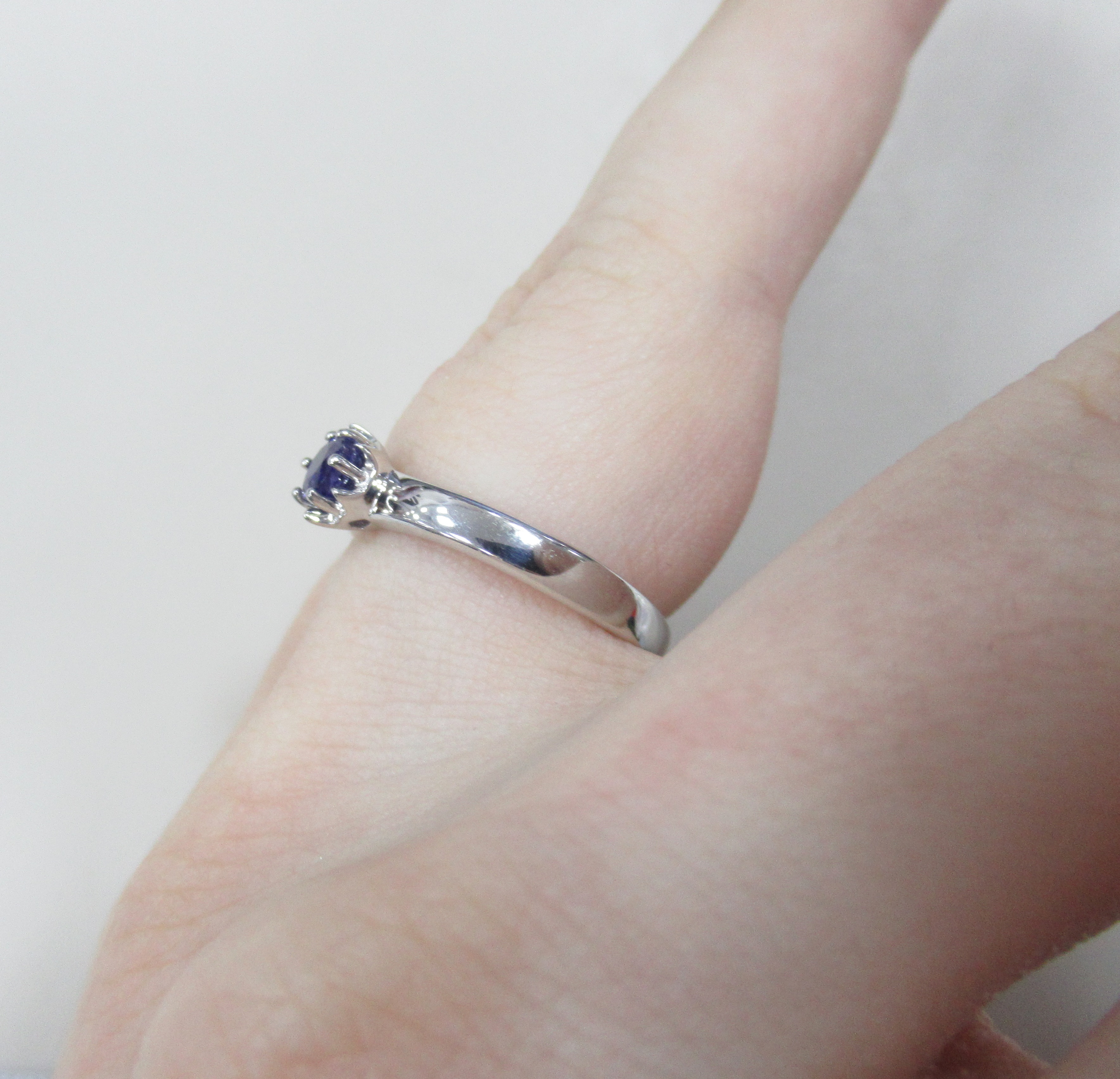 Серебряное кольцо с сапфиром